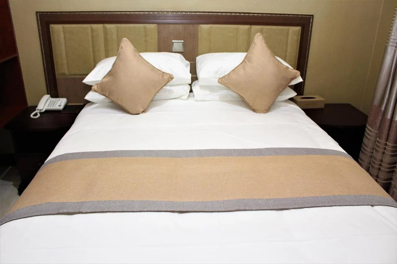 Hera Hotel Kampala 3*,